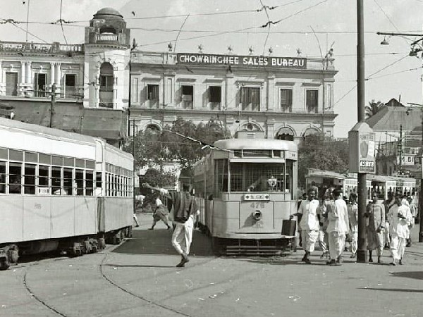 Tram Terminus at the Esplanade, Chowringhee Road, 1944. Photo: Frank Bond/ Digital South Asia Library @ Wikimedia Commons