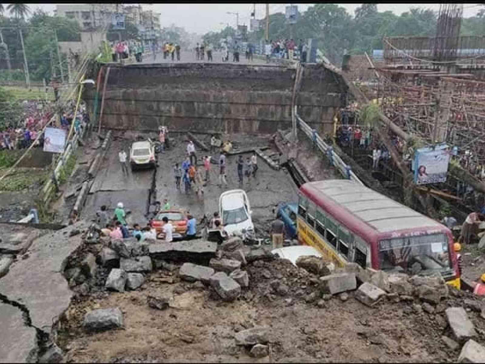 The Majherhat Bridge collapse in September 2018. Source: https://www.ndtv.com/india-news/bridge-collapses-in-south-kolkata-many-feared-trapped-1911189