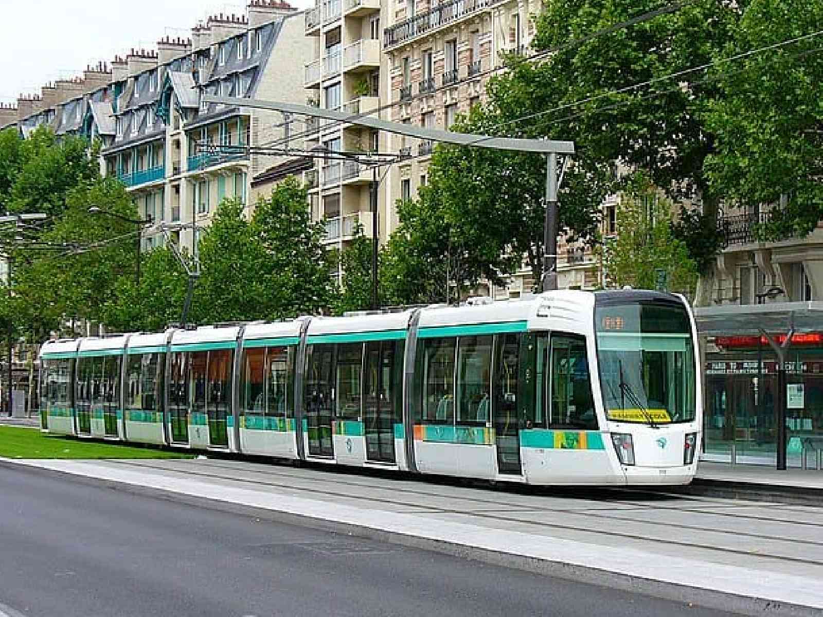 A tram in Paris, France. Photo: Metro Centric @Wikimedia Commons