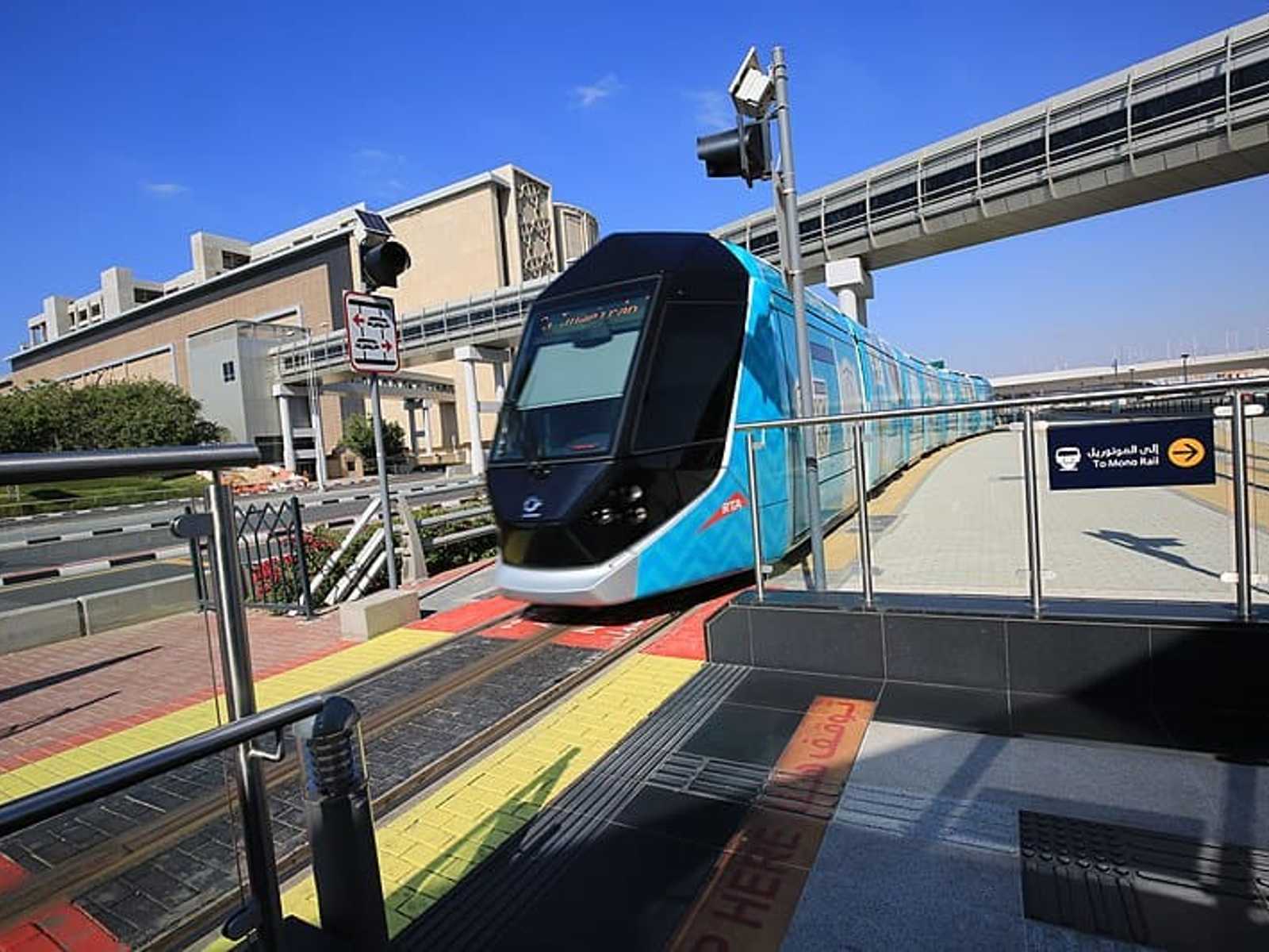 A Dubai Tram, UAE. Photo: Emcc83 @ Wikimedia Commons